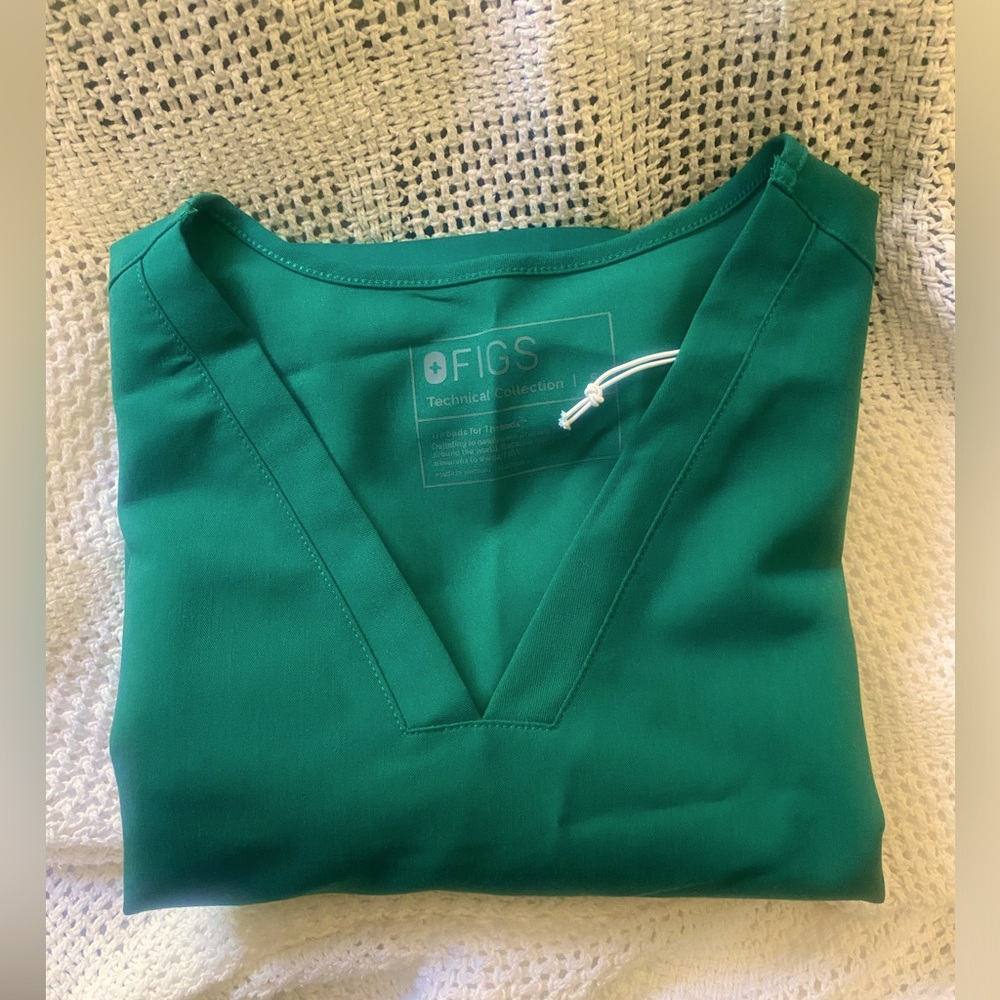 Figs size small technical collection top, never worn